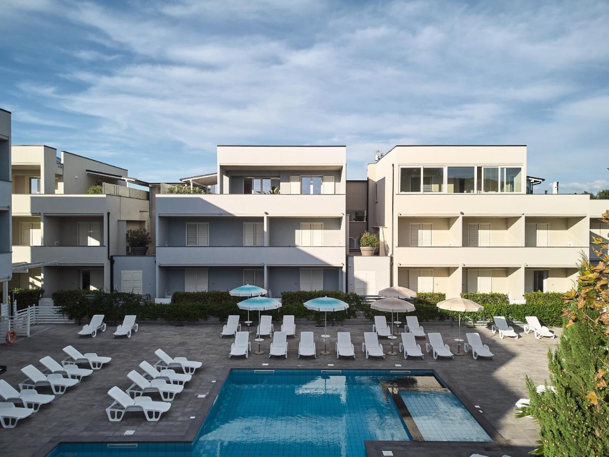 Golden Apartments Marina di Cecina Bagian luar foto